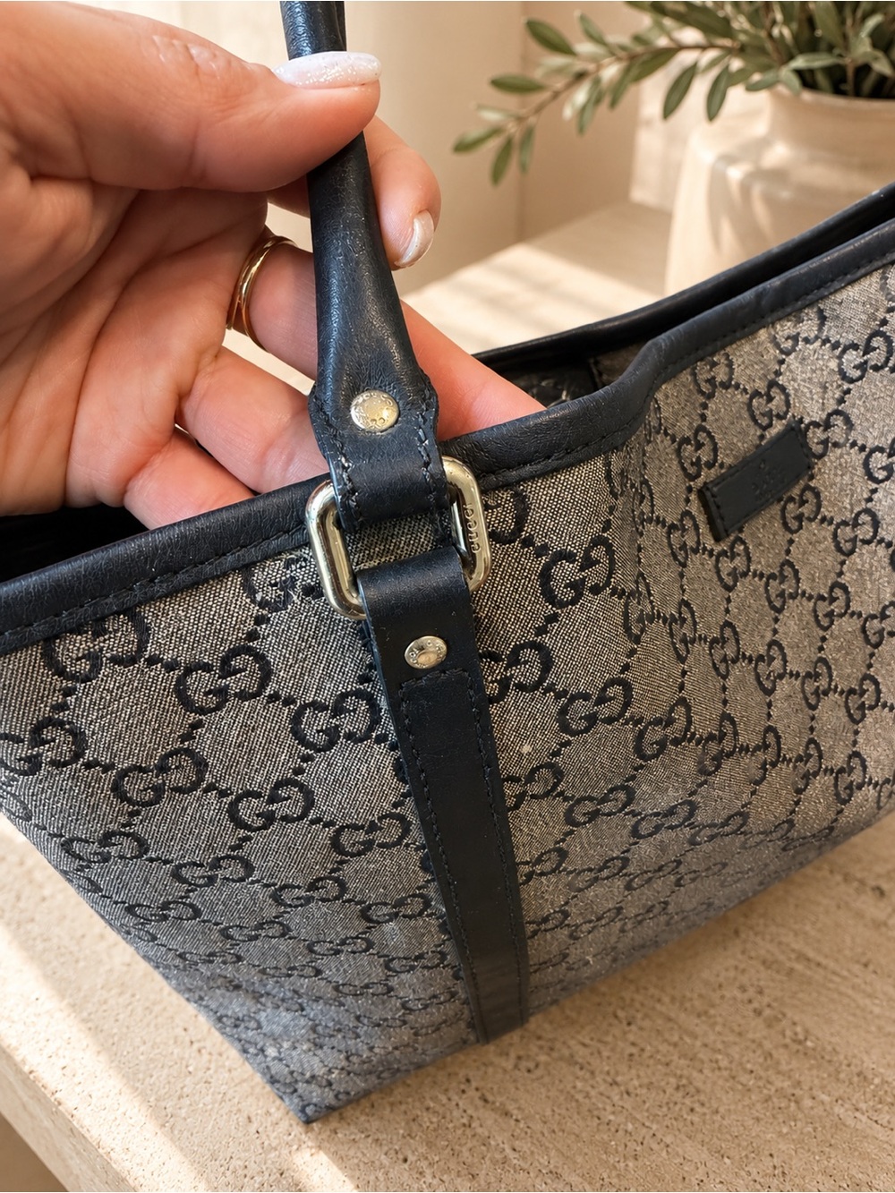 Authentic Gucci GG Crystal Tote Bag – Navy/ Silver Monogram Canvas w/ COA - Picture 8 of 15